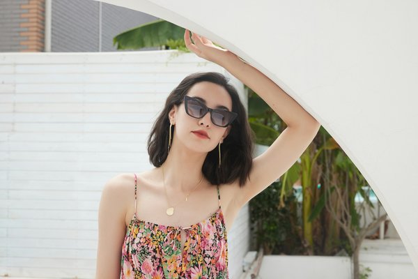 Discovering the impact of uk fashion on worldwide women's style trends